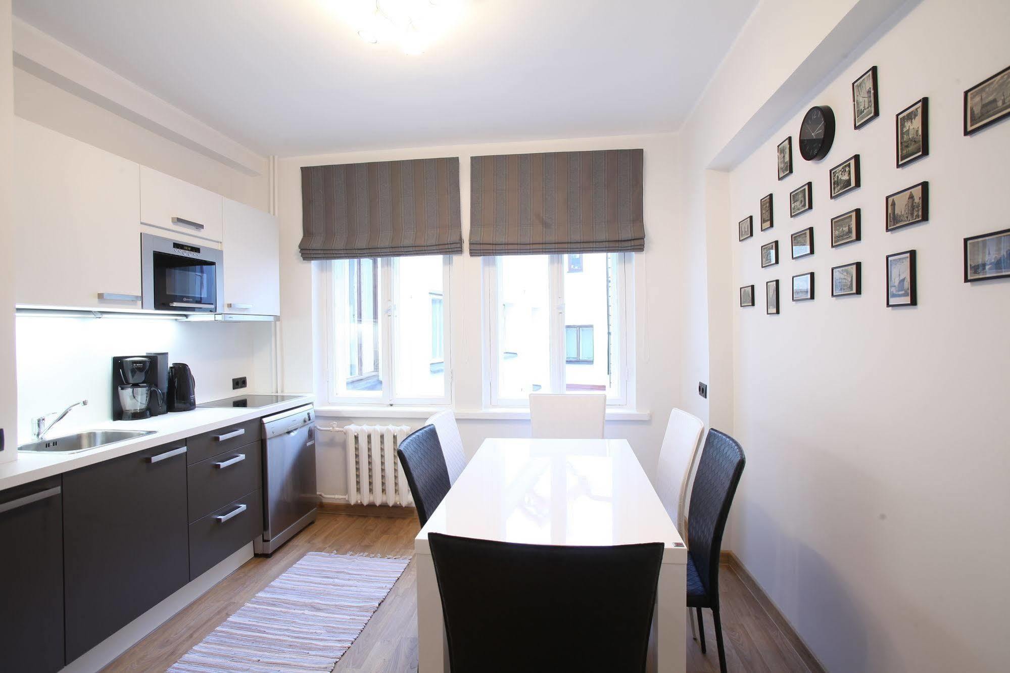 Delta Apartments - Old Town View Apartment Tallinn Ngoại thất bức ảnh