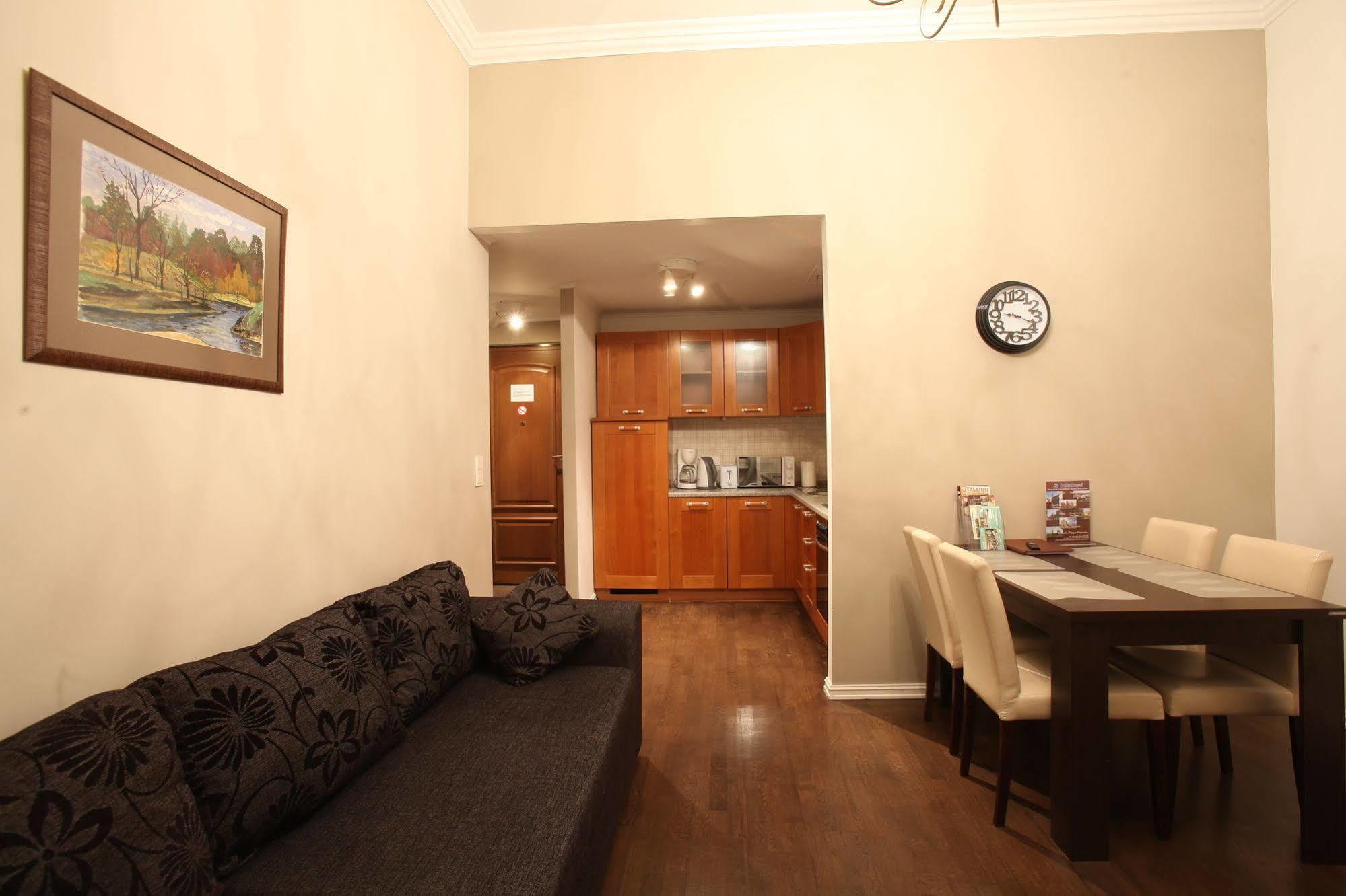 Delta Apartments - Old Town View Apartment Tallinn Ngoại thất bức ảnh